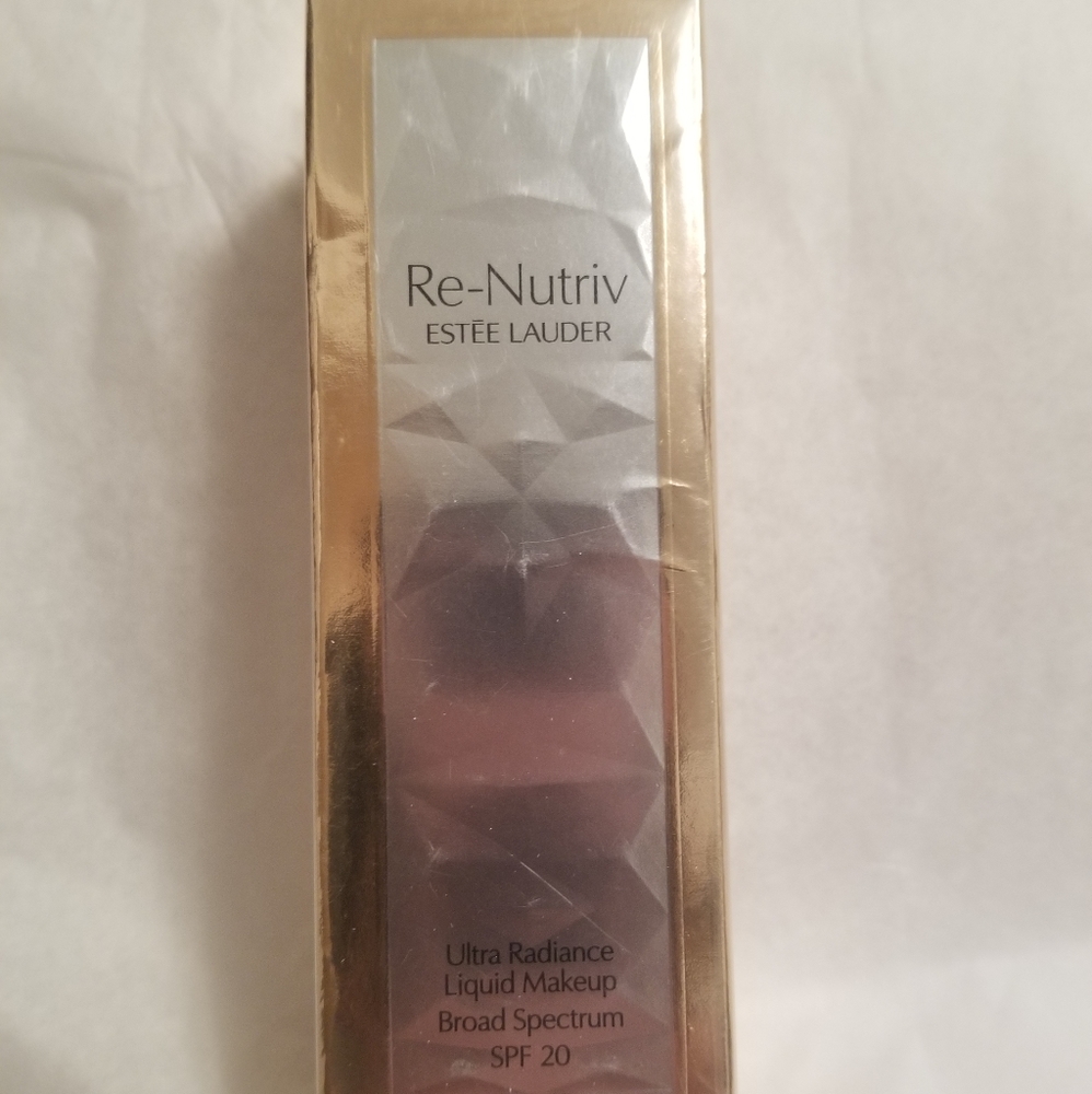 Re-Nutriv by Estee Lauder 1FL. OZ. Color 6W1 Sandlewood Makeup